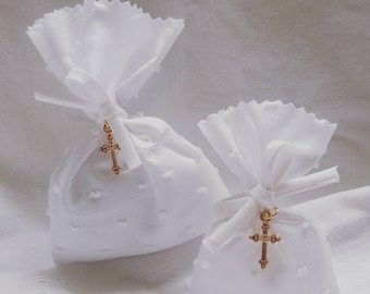 PURITY - WHITE & GOLD: White cotton dotted candy bag, white ribbon and golden trilobed cross for baptism, wedding, communion