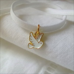 CHARM - WHITE & GOLD: White and gold Dove of Peace, charm to add to the ribbons of your candy bags.