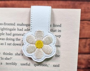 Embroidered Daisy Magnetic Bookmark: Faux Leather Book Lover Gift