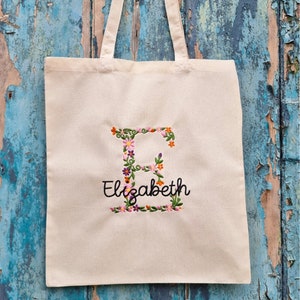 Personalisierte Blumeninitiale bestickt mit Namen natürliche oder schwarze Tasche | Individuelles Design | Personalisierte Farben | Baumwoll Canvas Einkaufstasche