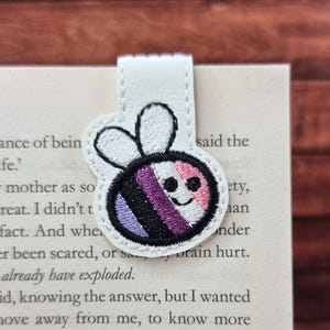 Pride Bee Magnetic Bookmark: Embroidered Genderfluid Flag