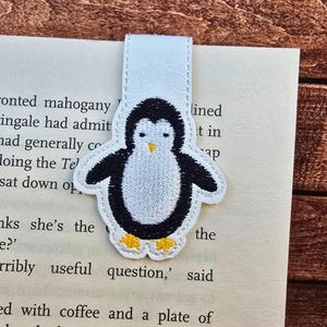 Embroidered Penguin Magnetic Bookmark: Faux Leather Book Accessory