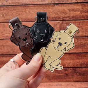 Leuke geborduurde labrador sleutelhanger | Cadeau hondenliefhebber | Geborduurde sleutelhanger | Kunstleervinyl | Tasbedel | Bagagelabel schattige puppy