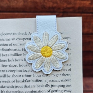 Magnetische bladwijzer geborduurd madeliefje: cadeau boekenliefhebber