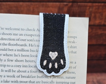Embroidered Cat Paw Magnetic Bookmark: Book Lover Gift