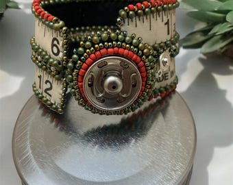 Simplicity Vintage Tape Measure Beaded Bracelet Kit Tutorial DIY
