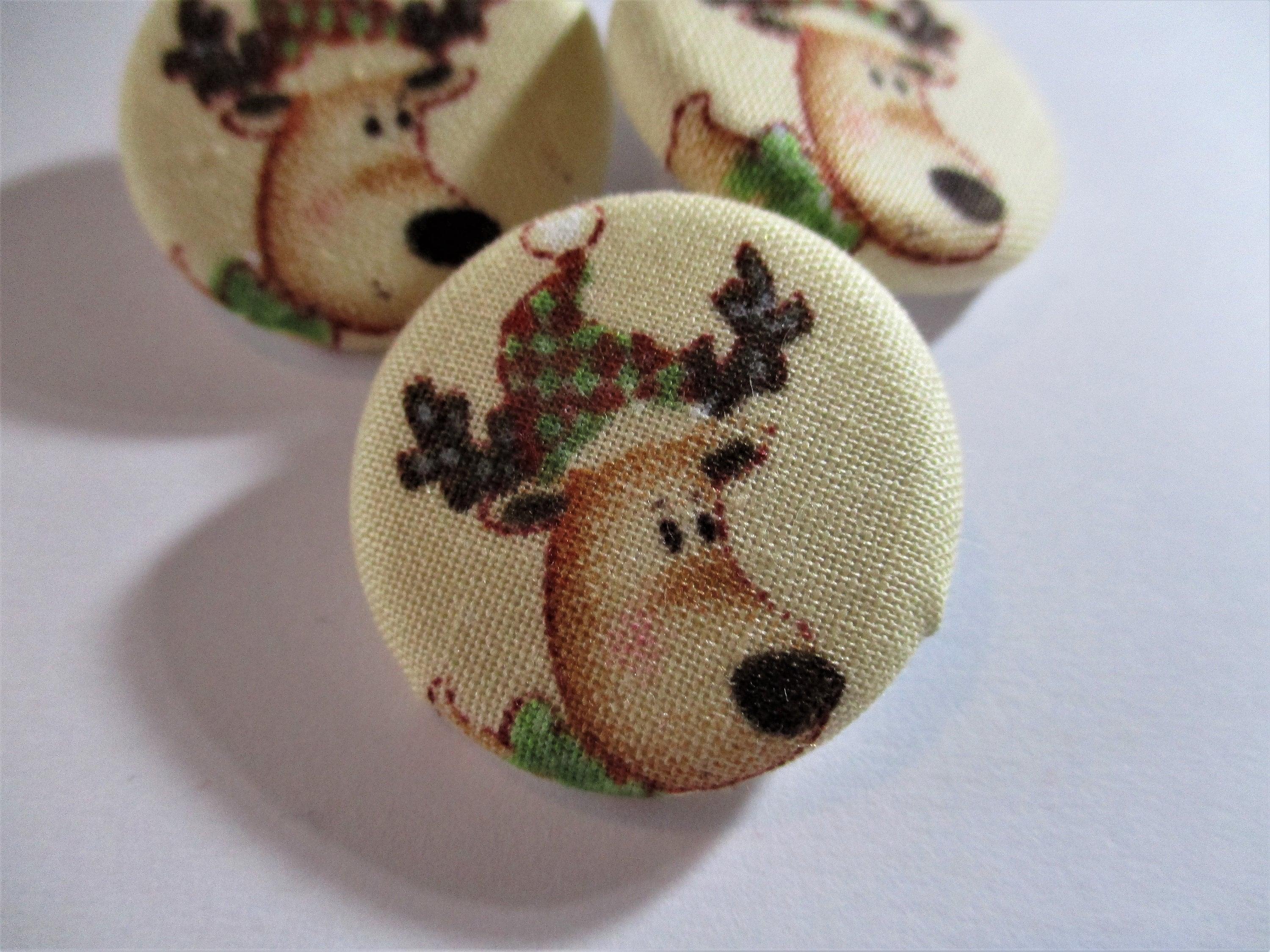 Reindeer Buttons 3 Christmas Buttons 29mm Sewing Buttons Etsy