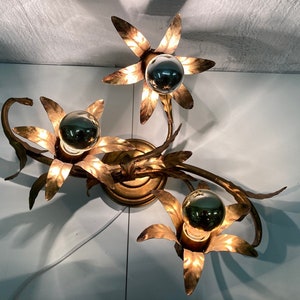 Hollywood Regency wall lamp three-light floral design 70s 80s
