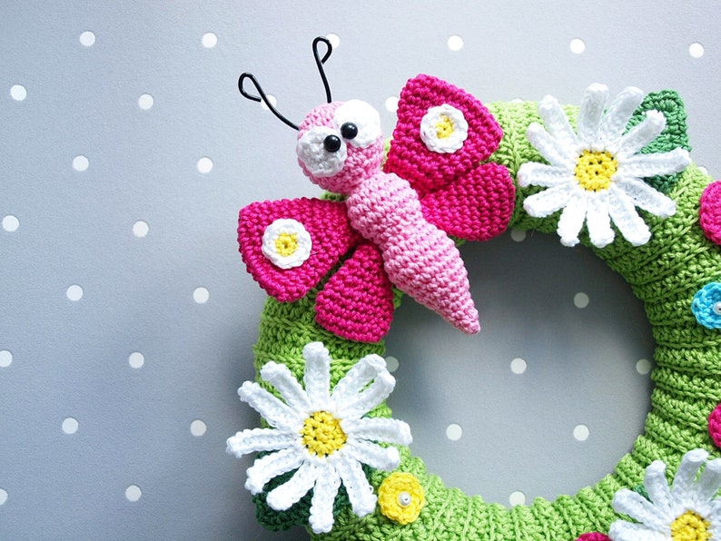 Crochet pattern door wreath with butterfly PDF file in German image 4