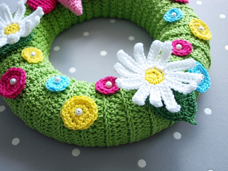 Crochet pattern door wreath with butterfly PDF file in German image 2