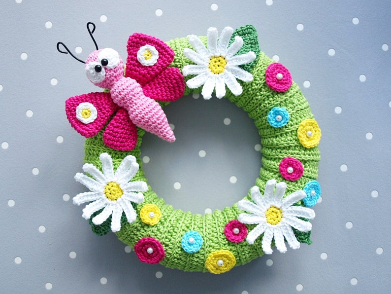 Crochet pattern door wreath with butterfly PDF file in German image 1