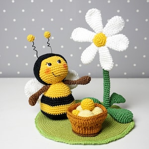 Häkelanleitung Bienchen mit Blume und Eimer - PDF Datei deutsch