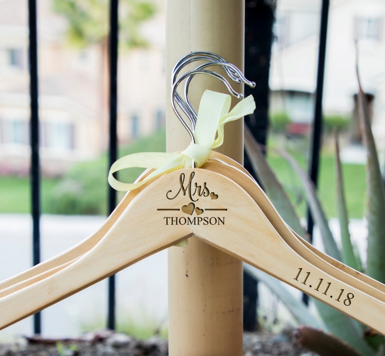 Custom Bride hangers for wedding,Mrs to be hanger,name hanger,hanger for wedding dress,dress hanger,Engraved hanger,wooden engrave,wood 