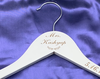 Mrs. Appendiabiti per abito, Appendiabiti da sposa, appendiabiti nome, appendiabiti personalizzato per abito, appendiabiti, appendiabiti inciso, incisione in legno, damigella d'onore
