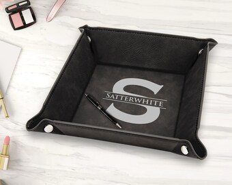 Bandeja de valet de cuero negro personalizada: organizador de escritorio grabado