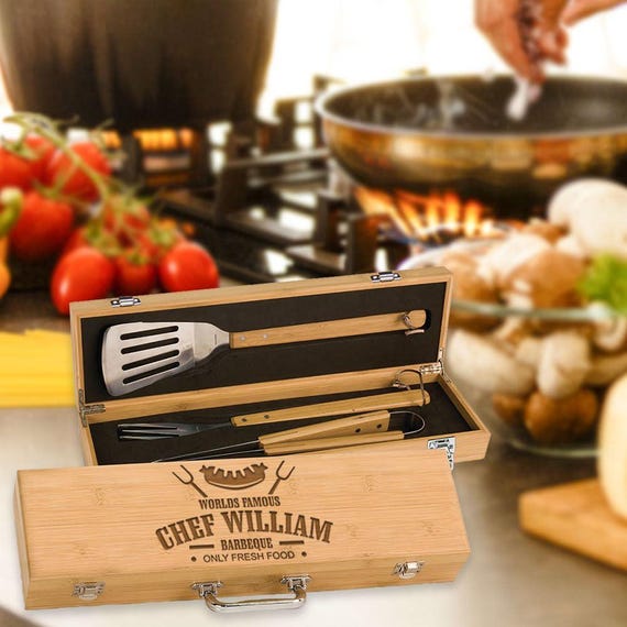 パーソナライズされたバーベキューグリルツールセット：彫刻入り竹製