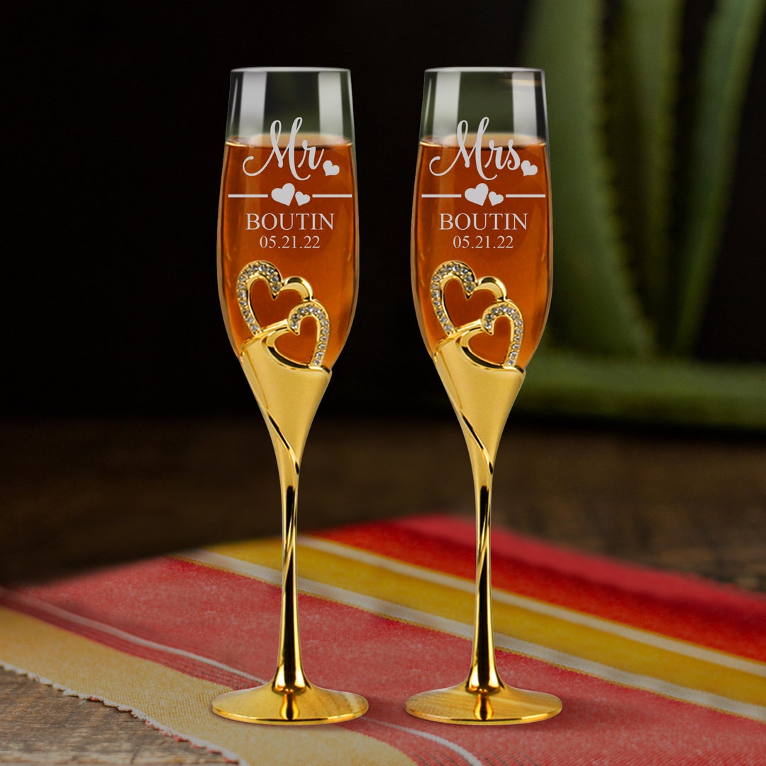 Set Regalo Calici Da Champagne Personalizzati Mr & Mrs - Base A Cuore, Manico Ad Anello, Con Sottobicchiere