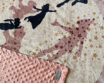 手作りピーターパンベビーブランケット、ピンクのミンキー生地、子供部屋の装飾