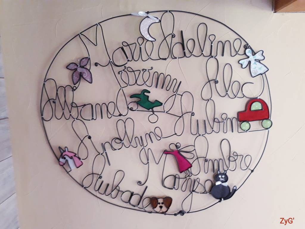 Décoration Murale Personnalisée avec Plusieurs Prénoms.