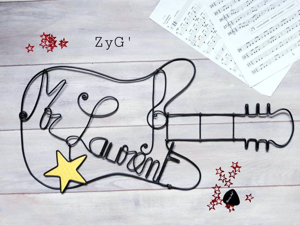 Décoration Murale Personnalisée avec Prénom, Forme de Guitare.