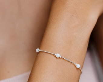 Pulsera de plata con piedra de ópalo blanco • Regalo para ella • Pulsera rígida de plata de ley • Regalo para ella