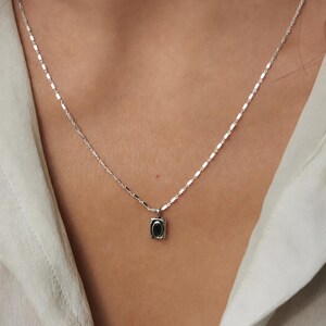 Grönt hängehalsband • Present till henne • Halsband i sterlingsilver • Present till honom