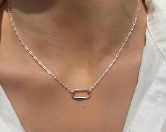 Silver rectangular necklace with oval lobster clasp - Elegant and modern jewelry • Gift for women • Customizable necklace