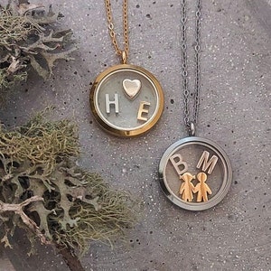 Personalized medallion necklace letter