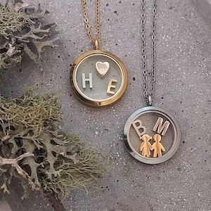 Letra de colar medalhão personalizado