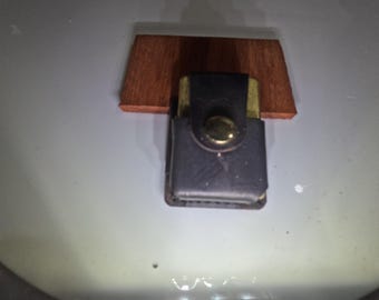 Estuche de cuero negro para encendedor Zippo con encendedor Zippo de latón y anilla para cinturón