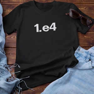 Schach Zug / Eröffnung 1. e4 T-Shirt