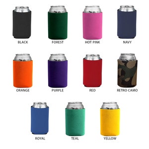Puede incluir: Surtido de 12 colores de enfriadores de latas de neopreno. Los colores incluyen negro, verde bosque, rosa intenso, azul marino, naranja, morado, rojo, camuflaje retro, azul real, azul aguamarina y amarillo.