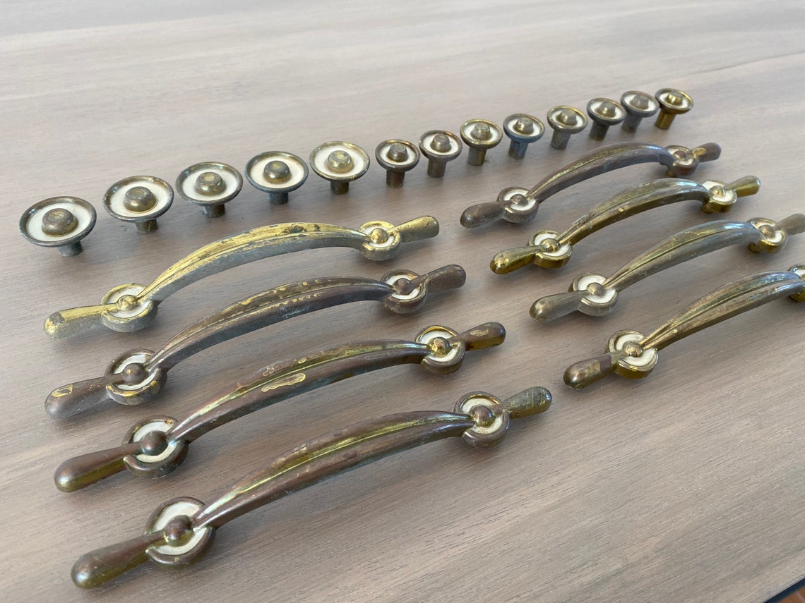 1 MCM Bassett Mid Century Modern Dresser Pull Hardware Furniture Knob