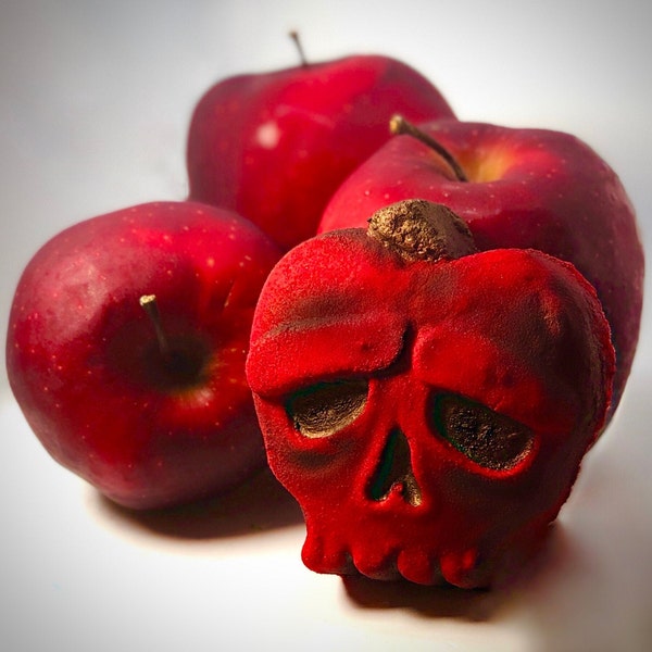 Bombe pour le bain à la pomme empoisonnée Happy Never After Halloween