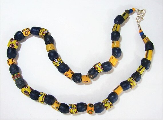 24" Antique Trade Bead Necklace, Dutch Blue and V… - image 10