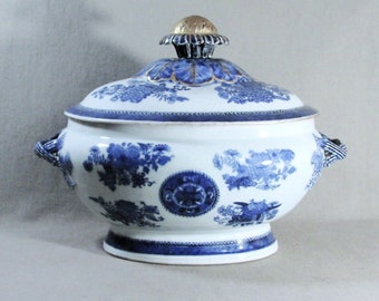 Nanking Blue and White Porcelain Tureen with Gilded Details, Twisted Handles, ca 1840