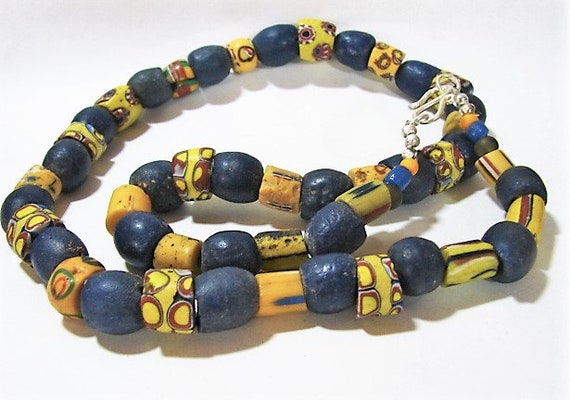 24" Antique Trade Bead Necklace, Dutch Blue and V… - image 7