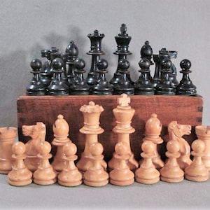 COMPLETE ANRI & LOWE CHESS SET 32 PIECES NO BOARD