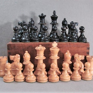 COMPLETE ANRI & LOWE CHESS SET 32 PIECES NO BOARD