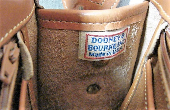 Tan Dooney & Bourke Crossbody Bag Vintage Nice Size and 
