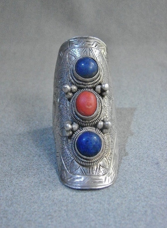 Large Chinese Silver Lapis Lazuli and Coral Ring … - image 2