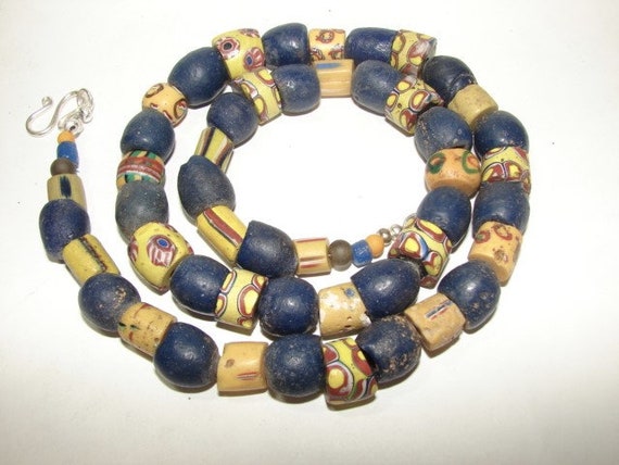 24" Antique Trade Bead Necklace, Dutch Blue and V… - image 1