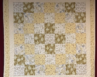 Christmas Gold and White Quilt