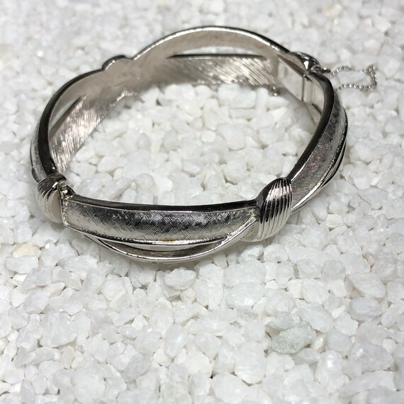 Vintage Signed Crown Trifari Brushed Silver Tone Dotted Burst Bracelet /& Clip-On Earrings Set