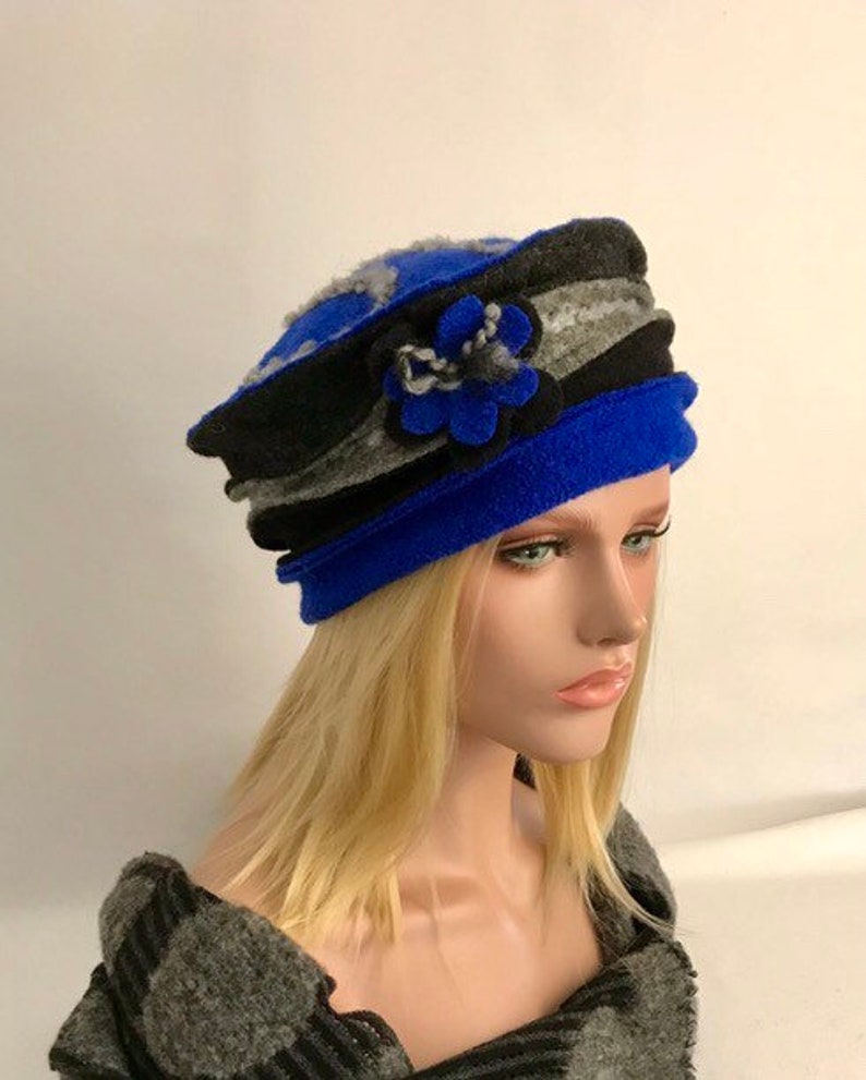 Chapeau femme . Chapeau Anais Bleu royal Gris Noir en laine bouillie . Chapeau d'hiver . Bonnet en laine . Toque . image 9
