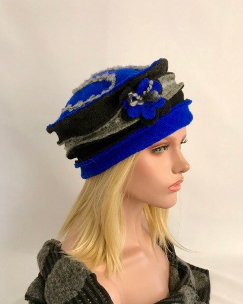 Chapeau femme . Chapeau Anais Bleu royal Gris Noir en laine bouillie . Chapeau d'hiver . Bonnet en laine . Toque . image 4