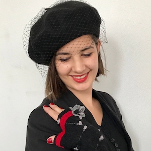 Paris Black Beret. Women&#39;s hat. Winter hat. Wool beret with veil.