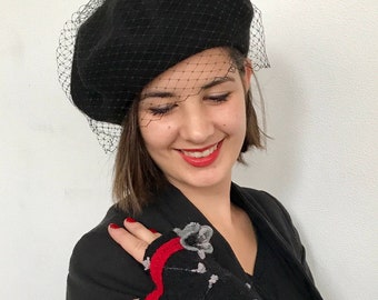 Paris Black Beret. Women's hat. Winter hat. Wool beret with veil.