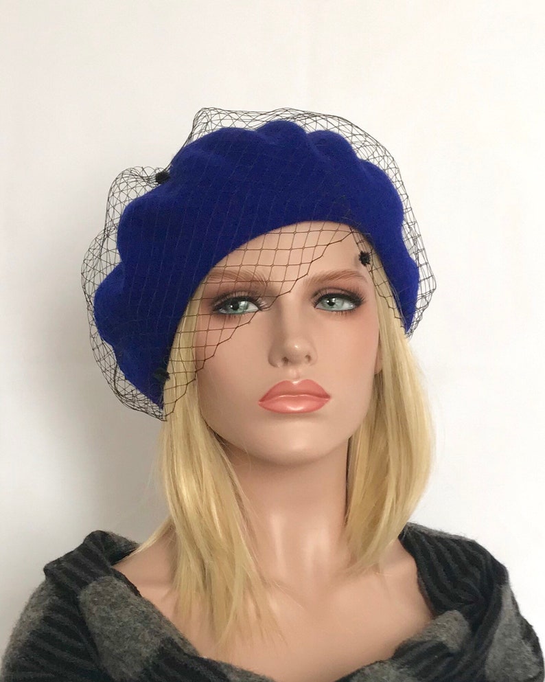 Bonnet/béret Tricoté Main Bleu Taille Unique - Hiver, Cadeau Saint-Valentin Ou Noël