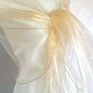 Etole organza Doré . Châle , écharpe . Grande étole 250x75cm. Étole mariage, cérémonie, cocktail. Noel, soirée , fête de fin d'année. image 4